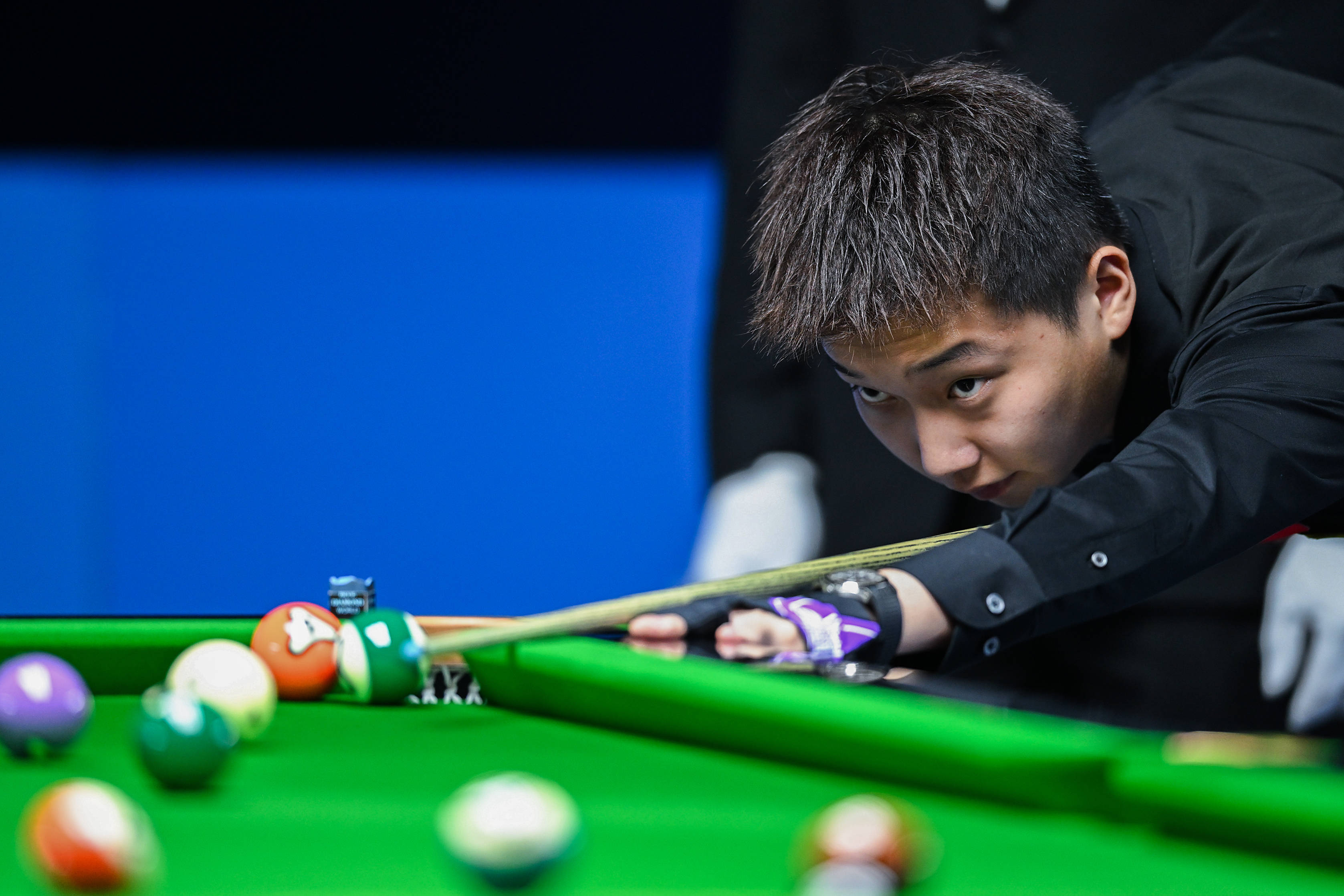 截然不同 截然不同