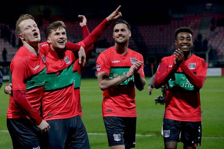 的比赛中以 的比赛中以